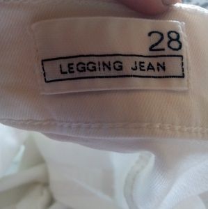GAP Jeans - Gap 1969 White Legging Jeans GAP Jeans - Gap 1969 White Legging Jeans